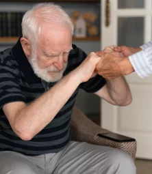 senior-people-confronting-alzheimer-disease (1)